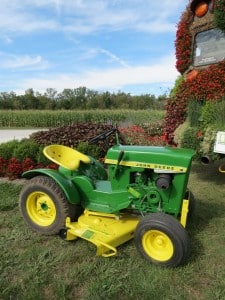John Deere 110 Lawn and Garden Tractor